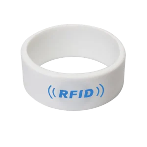 Wristband RFID Putih sing nampilake Tèks Biru Maca "Solusi Rfid Festival" Kanthi lambang sinyal biru ing sisih ndhuwur teks, Dirancang kanggo nambah solusi rfid festival.
